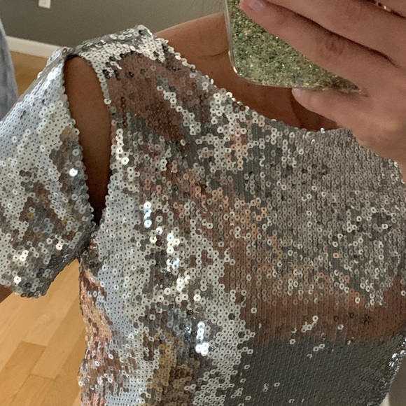 Silver short sleeve sequin dress - Picture 3 of 8